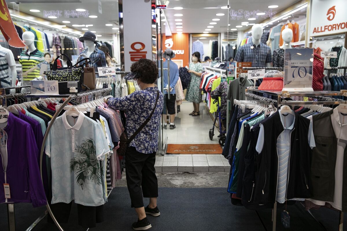 Baju Bukan Lagi Barang Bekas! Viral Tren ‘Fashion-Equity’ 2026, Harga Jaket Branded Kini Bisa Naik Turun Seperti Saham di Aplikasi Trading